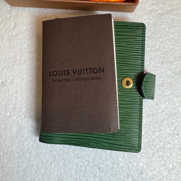 Louis Vuitton Green Epi phone book card holder **RARE** - Picture 15 of 16